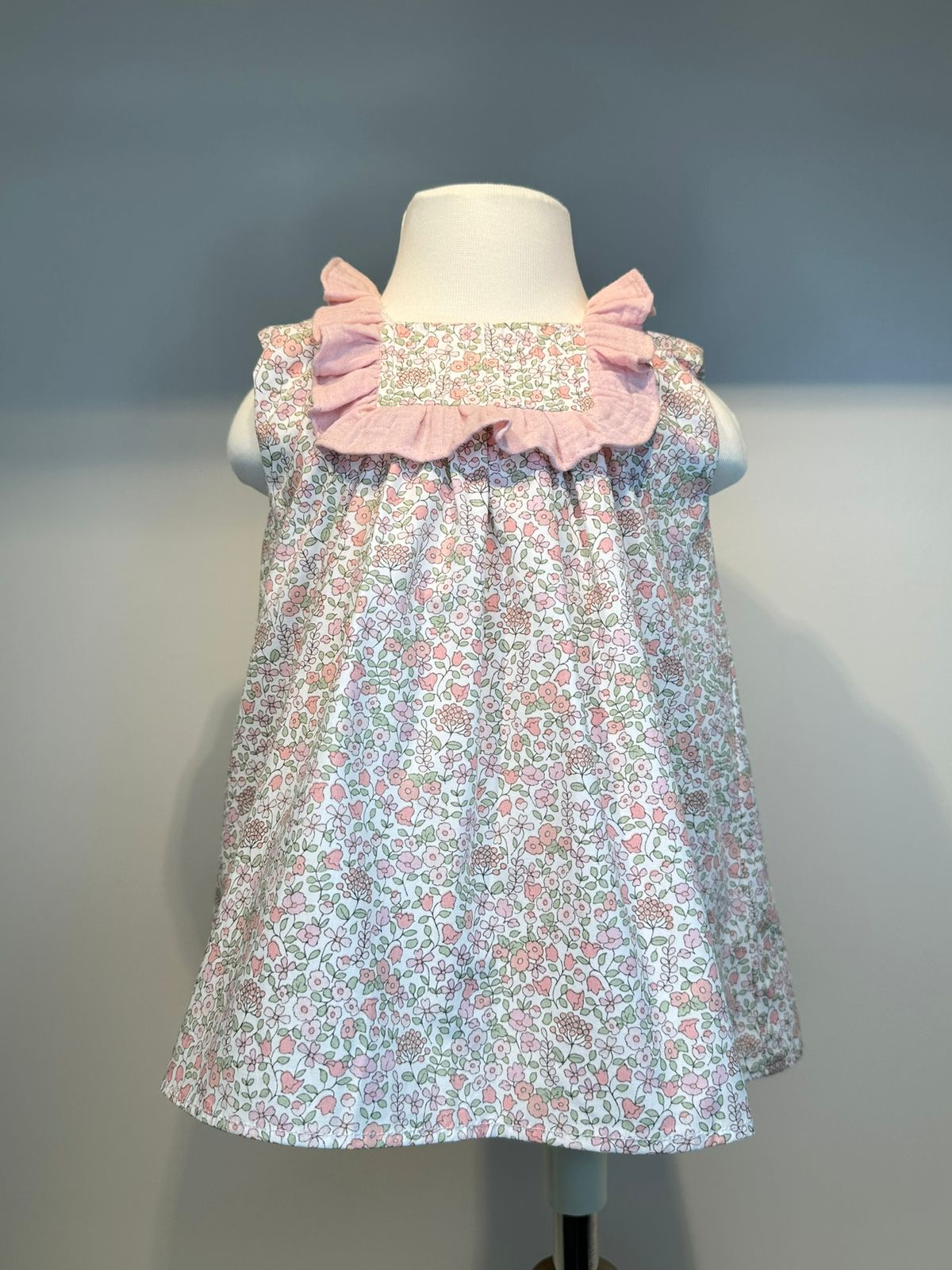 Vestido Jesusin flor chiquita rosa pas