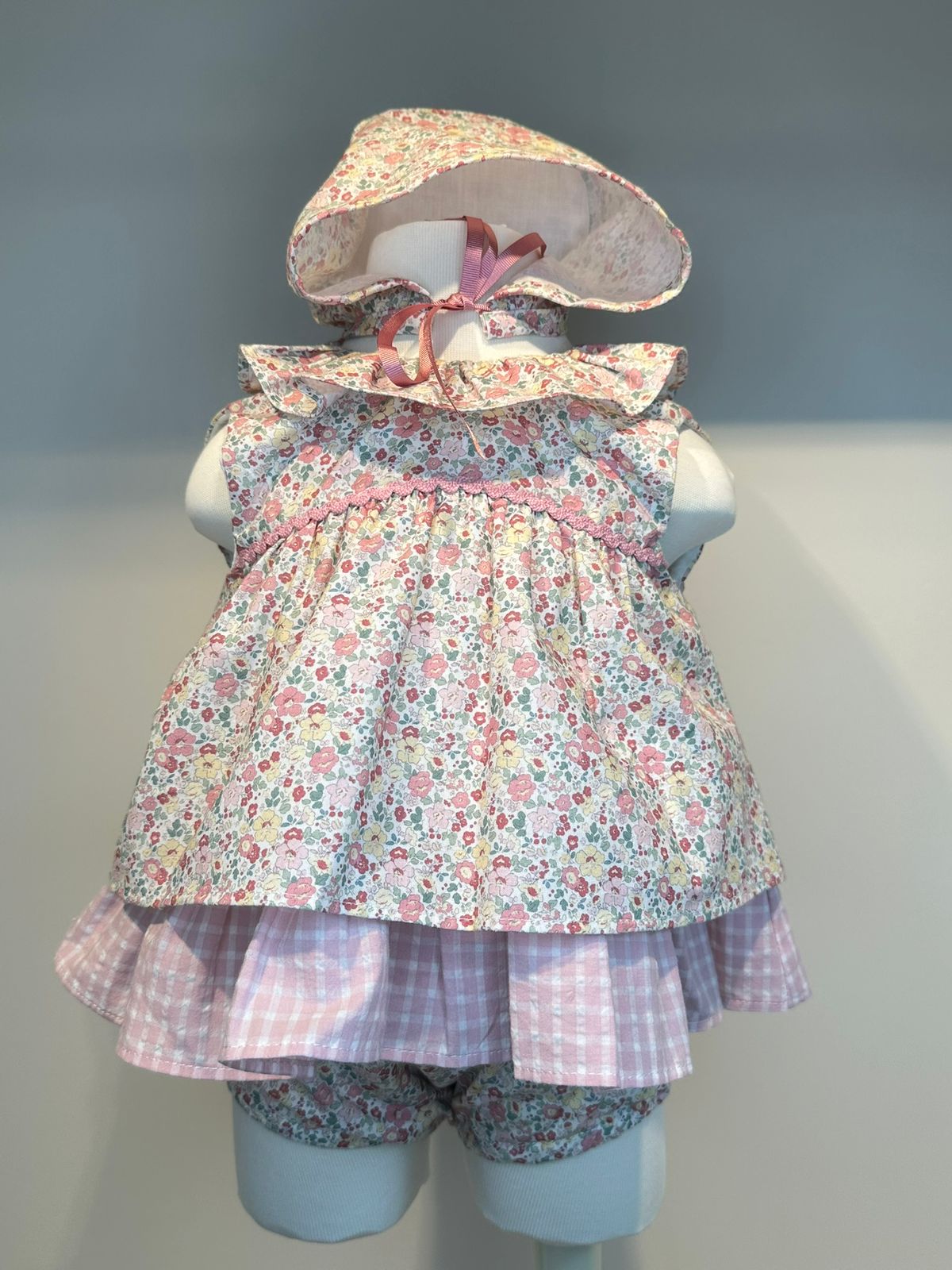 Vestido Jesusin flores + gorro