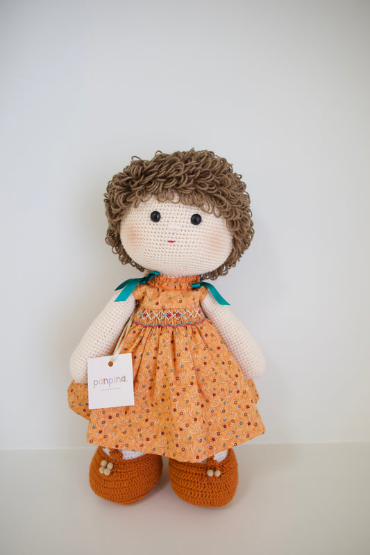 Muñeca tejida grande