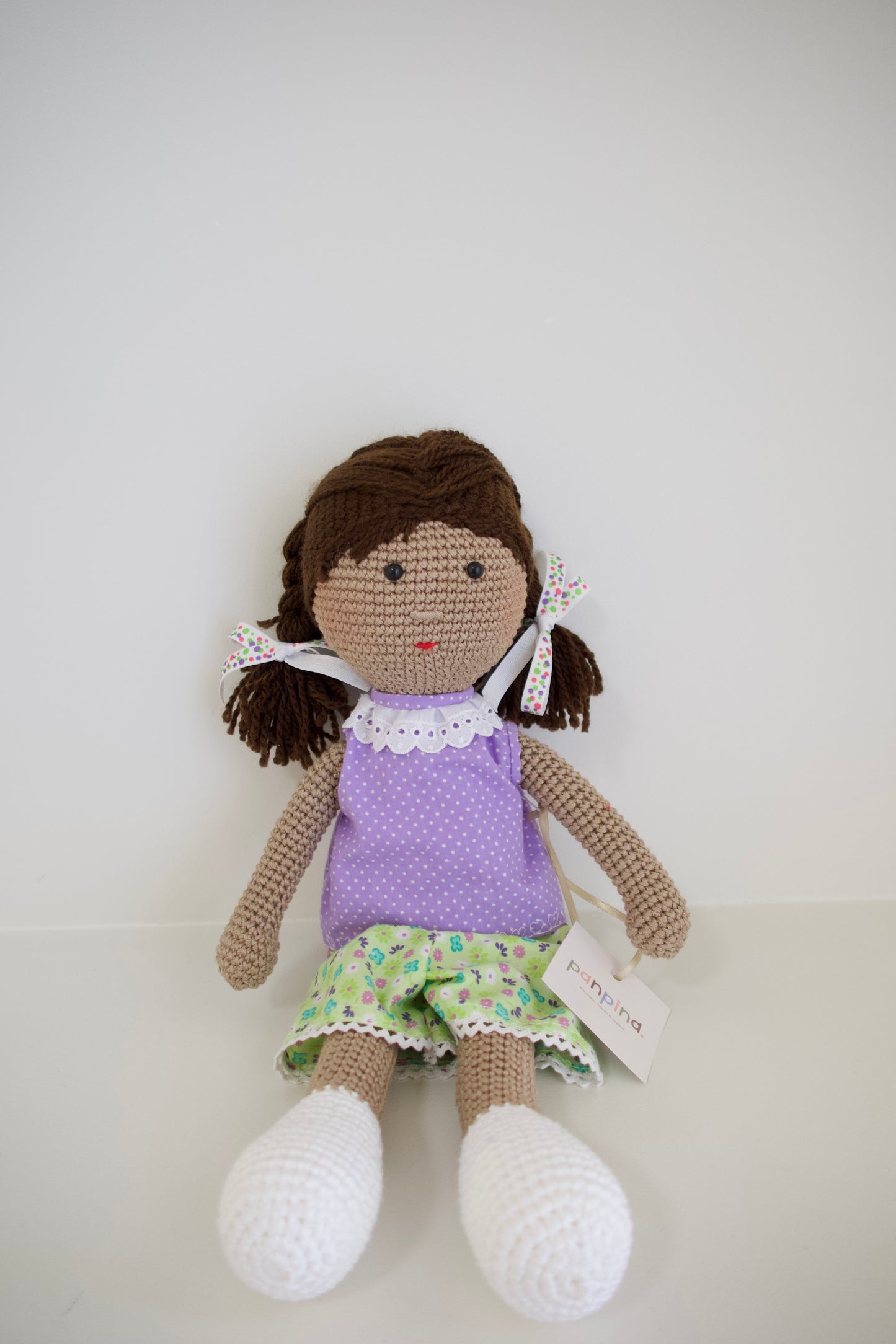 Muñequita tejida - blusa morada y short