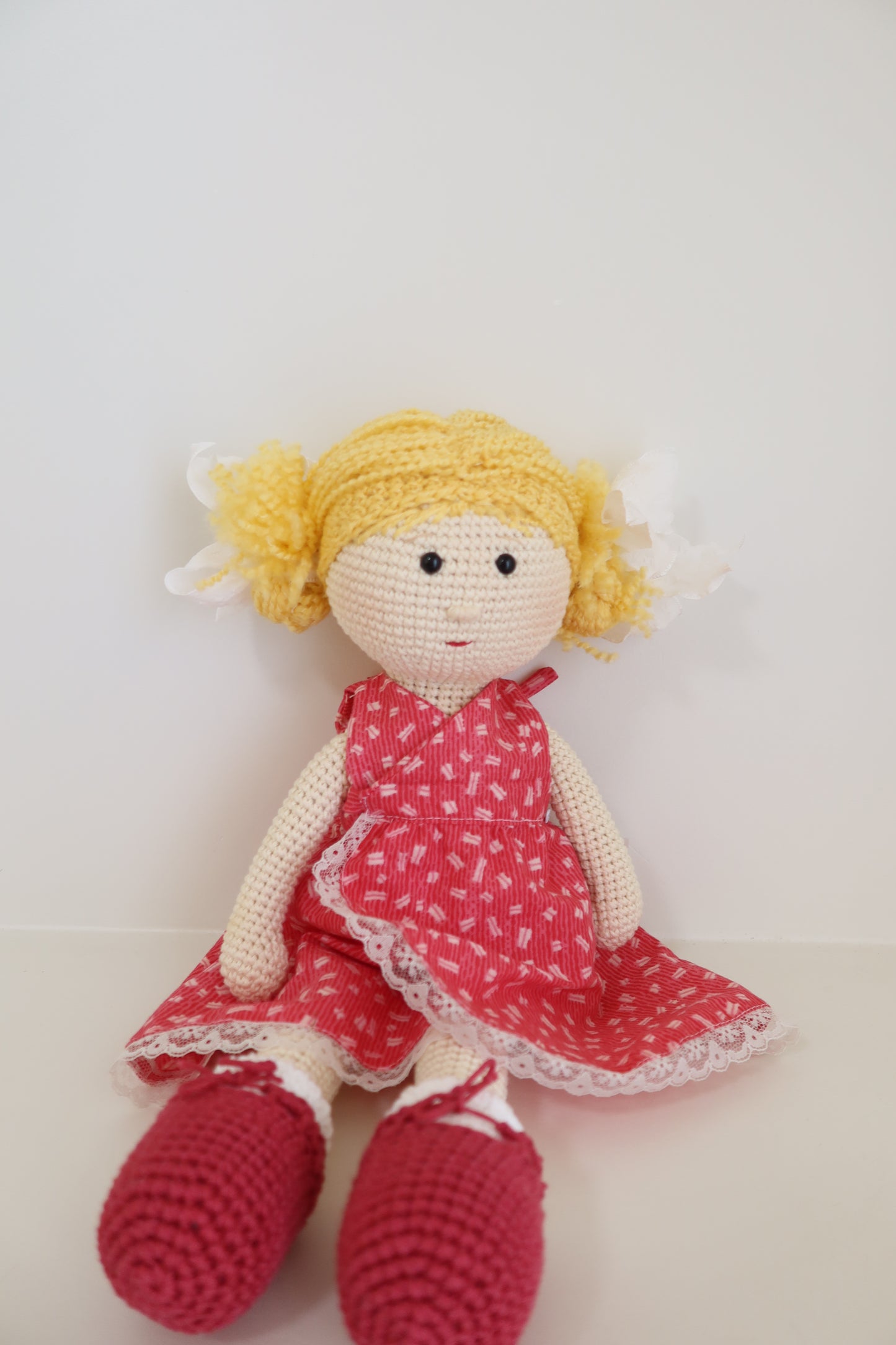 Muñequita tejida - peca con tonos rosas