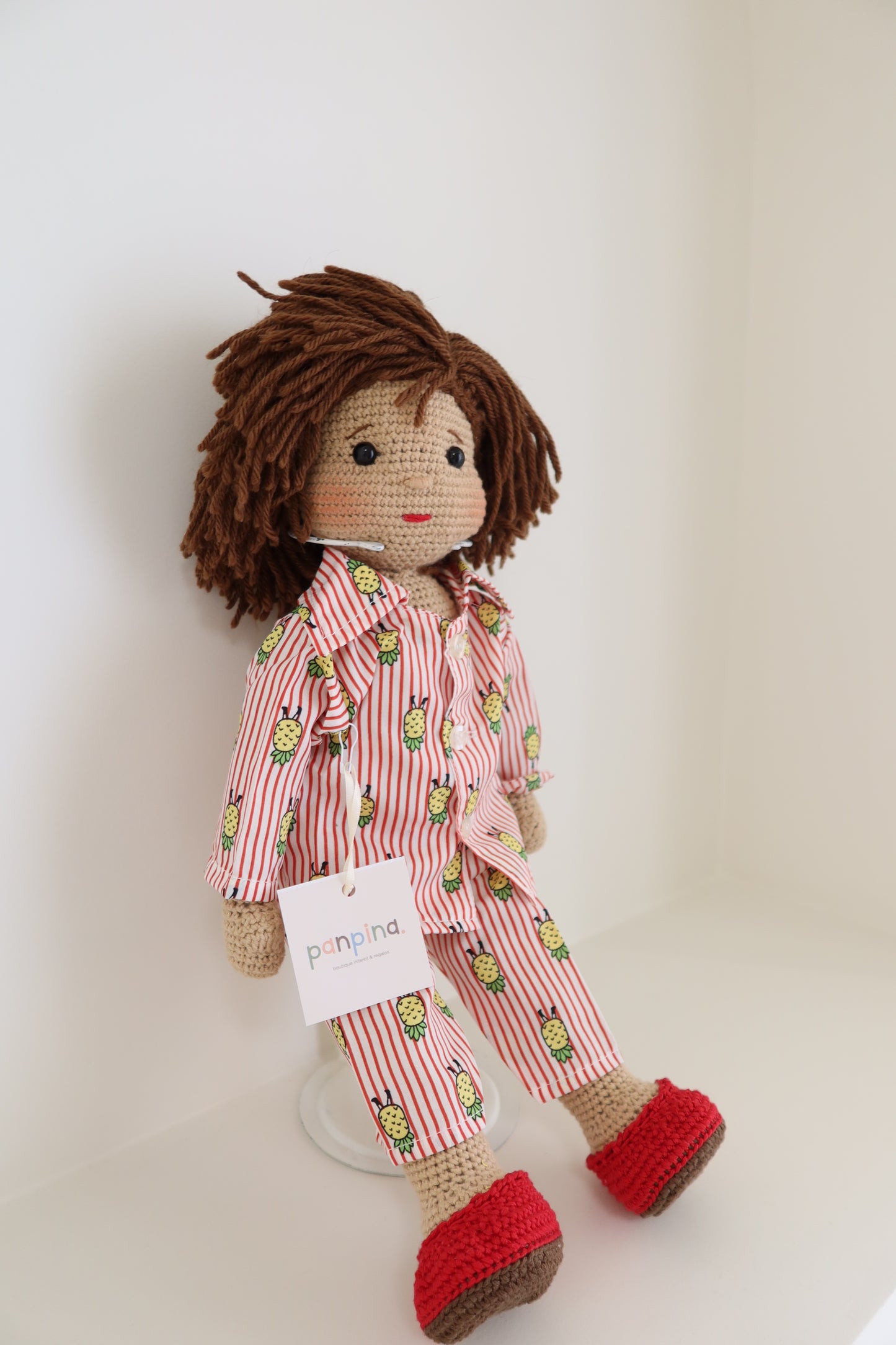 Muñequita tejida - pijama roja